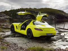 თამაში Mercedes-Benz SLS E-Cell Puzzle ონლაინ