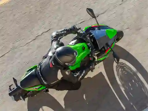 თამაში Kawasaki Ninja 650 ონლაინ