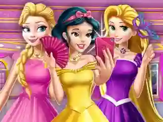 თამაში Princesses At Masquerade ონლაინ