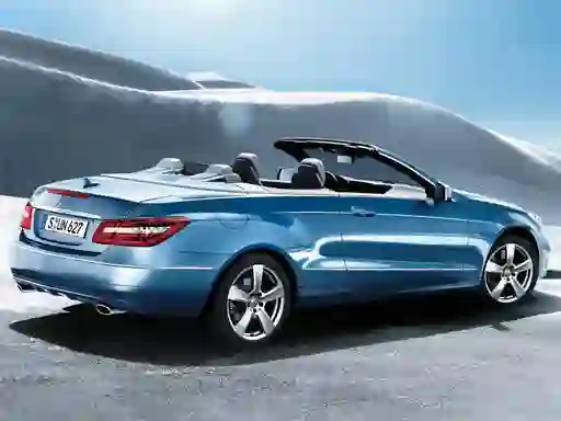თამაში Cabriolet Roadster Puzzle ონლაინ