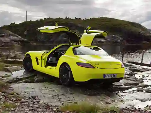 თამაში Mercedes-Benz SLS E-Cell Puzzle ონლაინ