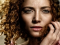თამაში Curly თმის ქალი Jigsaw  ონლაინ